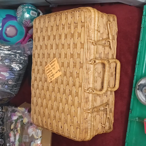 Vintage picnic basket - Picture 1 of 3